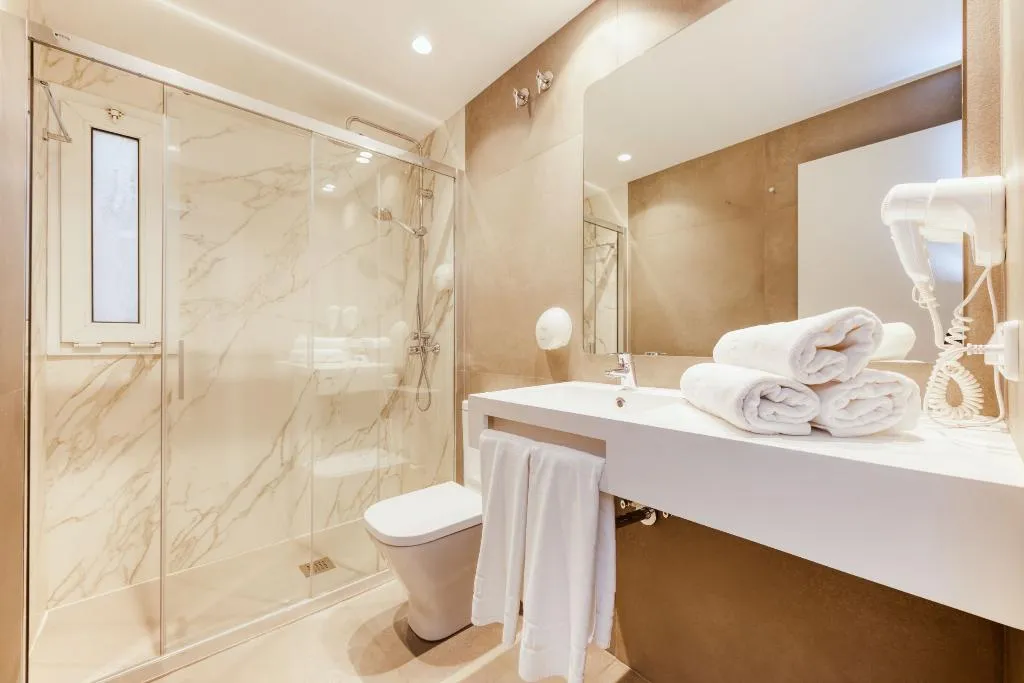 QUADRUPLE DUPLEX Room, Viella, Costa Brava