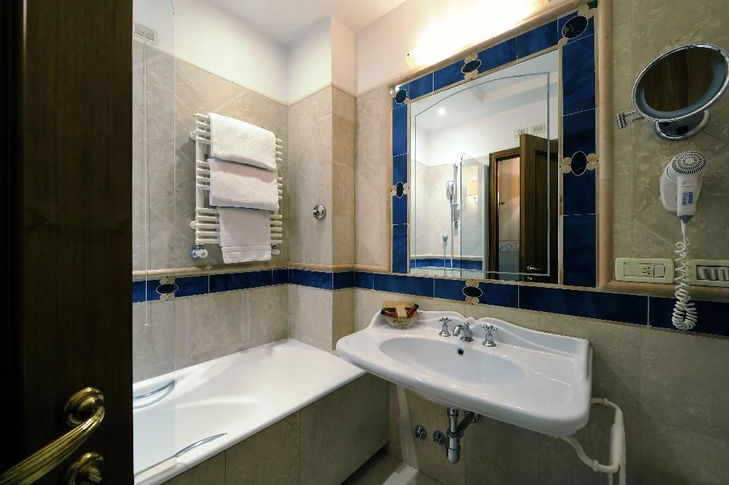 Room, Giulio Cesare, Rome