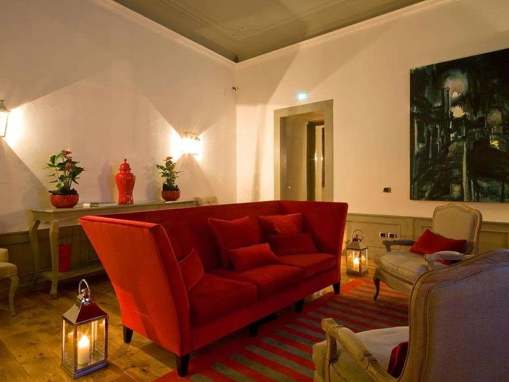 Lobby, Rosso23, Florence