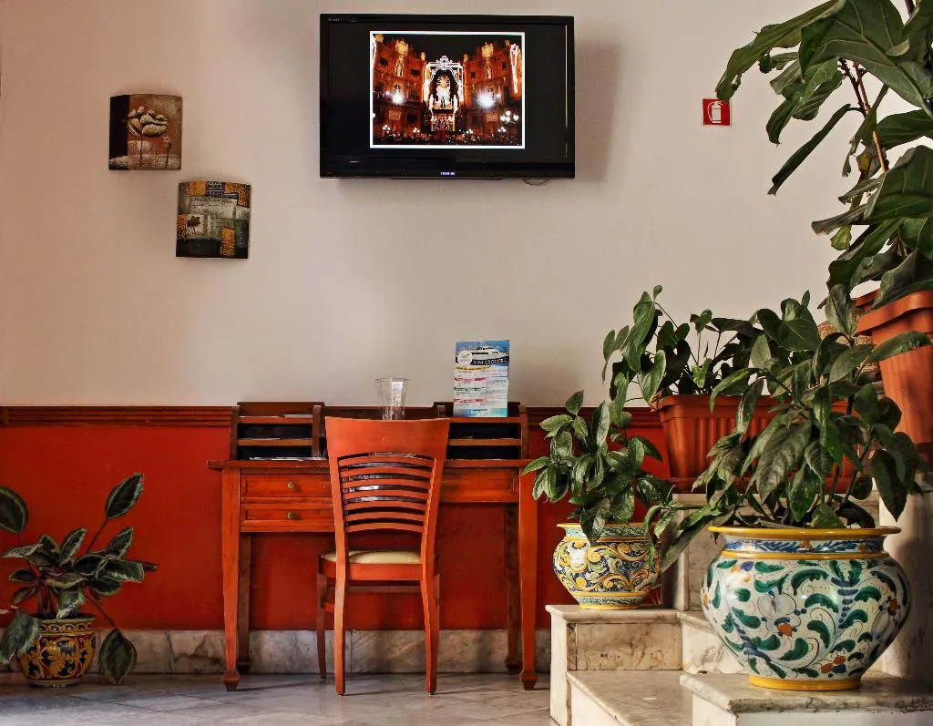 Lobby, Tonic, Palermo
