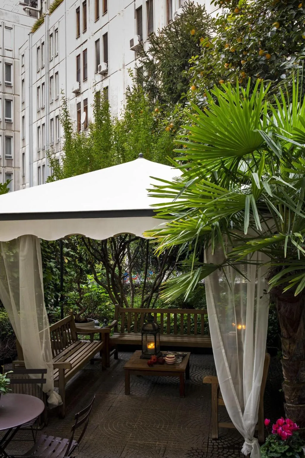 Terrace, Colombia, Milan
