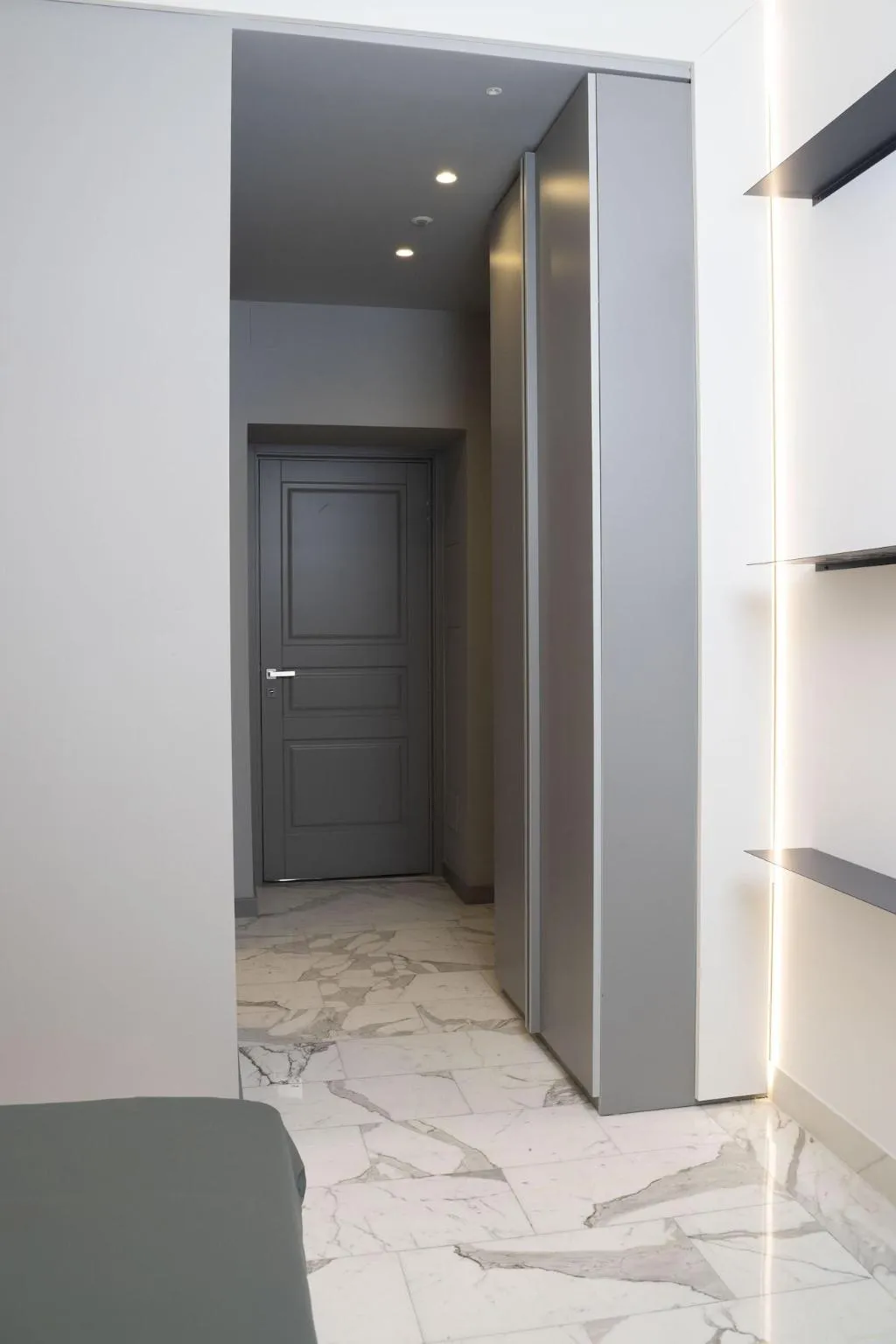 Room, Rettifilo 311, Naples