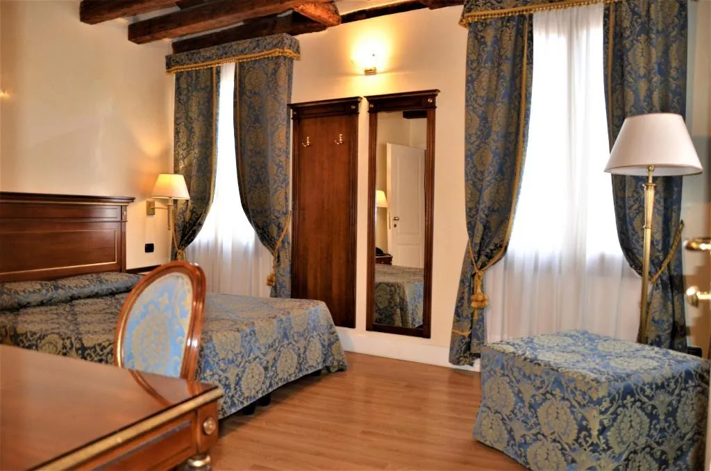 Room, B&B Le Marie, Venice