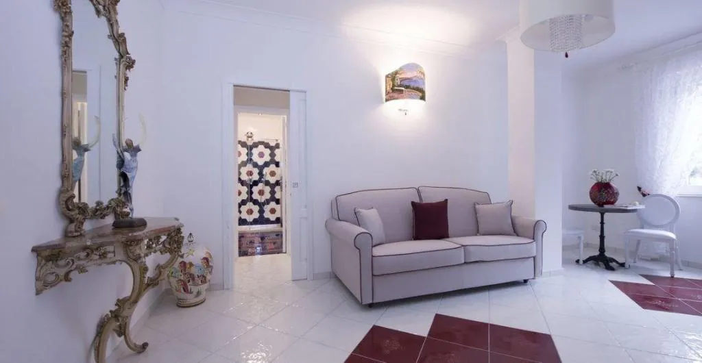 Room, La Valle Delle Ferriere, Naples