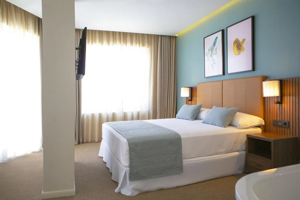 JUNIOR SUITE WITH TERRACE Room, Hotel Riu Plaza España, Madrid