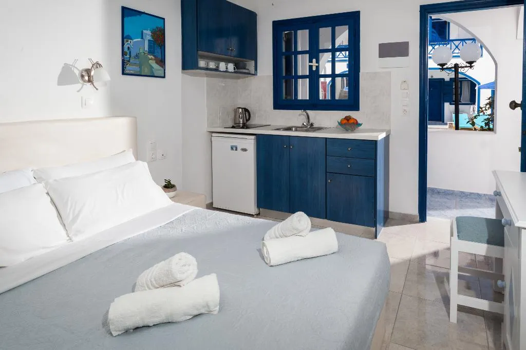 DOUBLE PARK VIEW Room, Roula Villa, Santorini