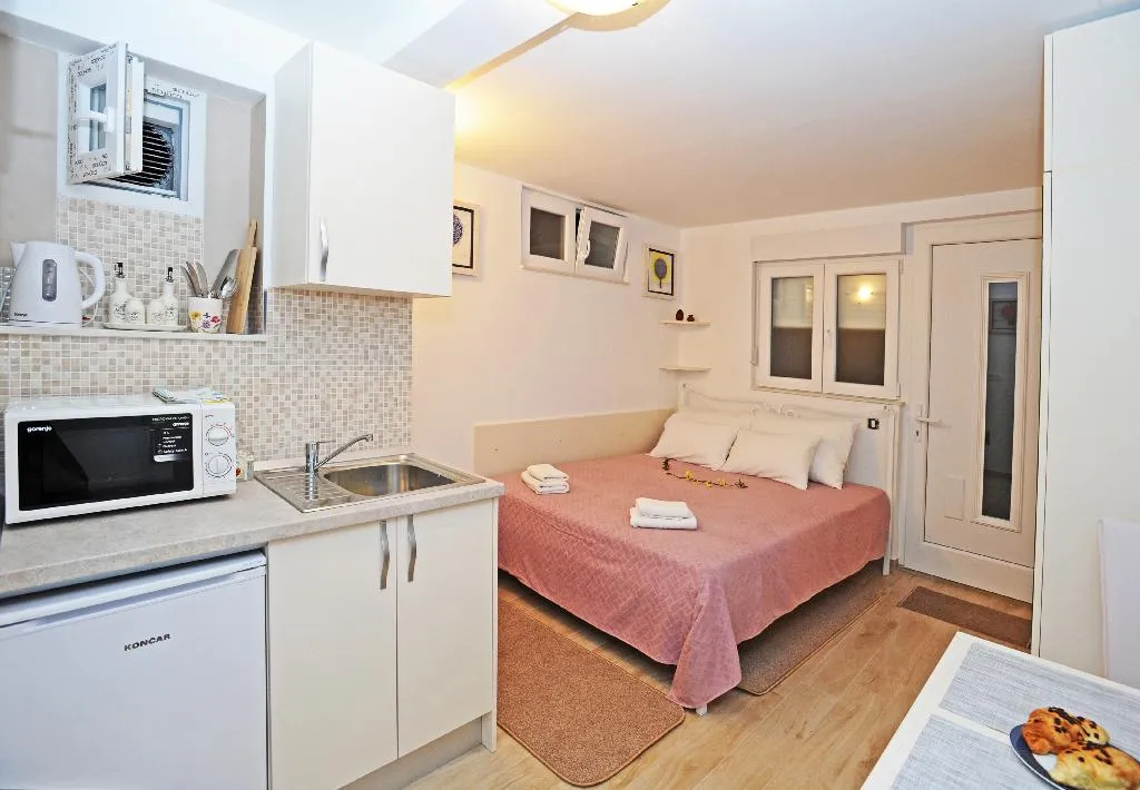 STUDIO WITH TERRACE Room, Nika Family Apartments, Dubrovnik
