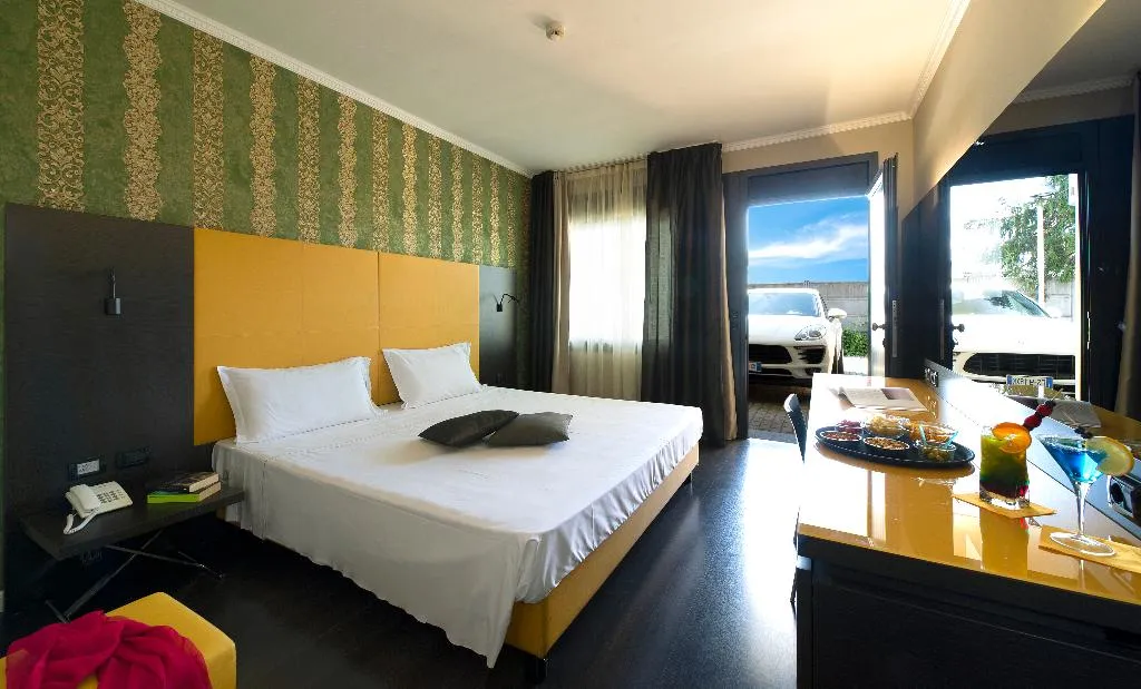 DOUBLE STANDARD Room, D120, Milan