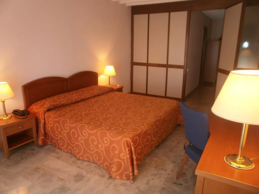 Room, Residence Garden, Rome