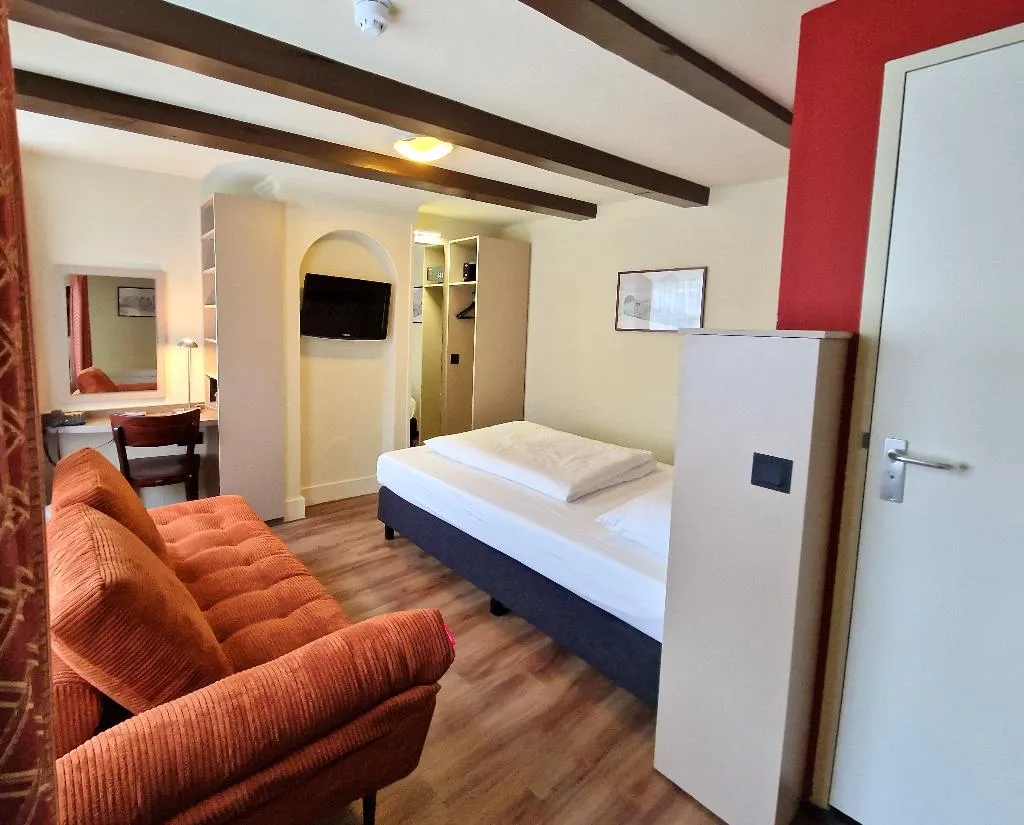FAMILY ROOM DELUXE Room, A-train, Amsterdam
