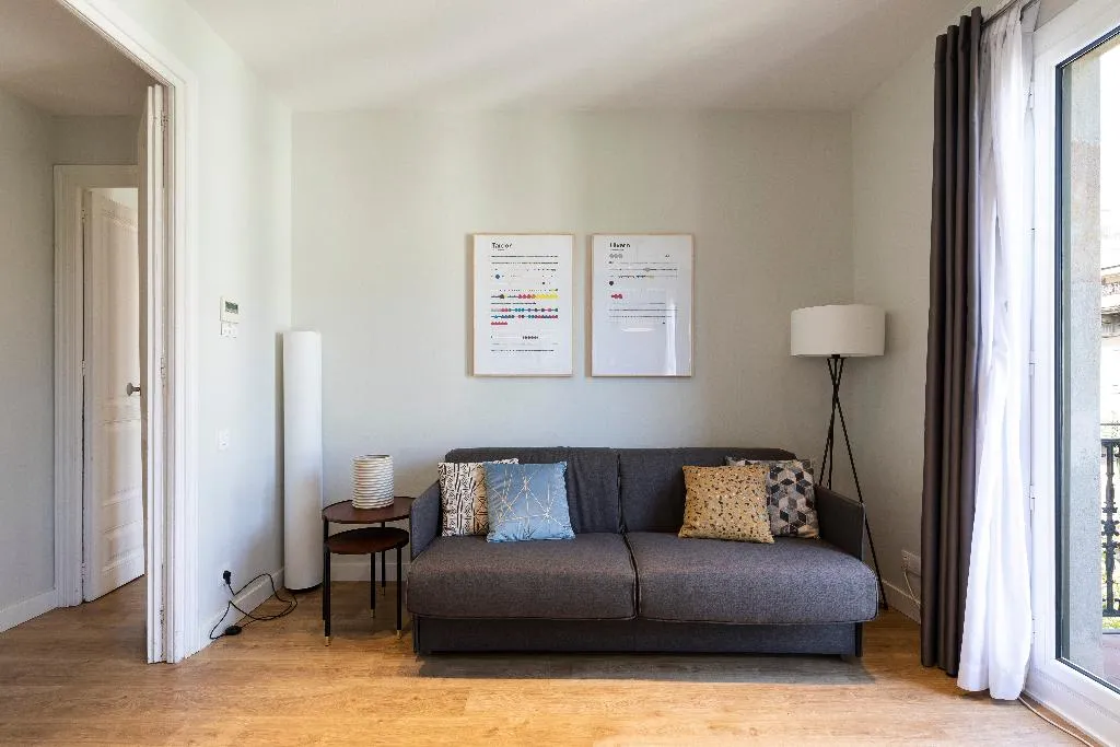 APARTMENT TWO BEDROOMS TWO BATHROOMS Room, Aspasios Urquinaona Design, Barcelona