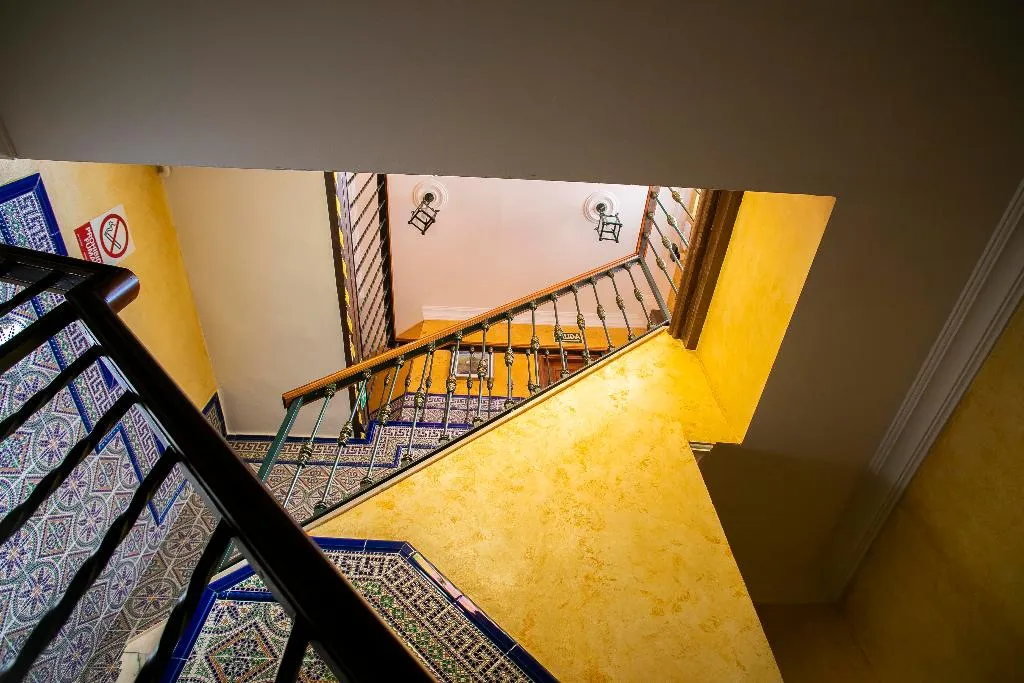 Lobby, Pensión dulces sueños, Seville