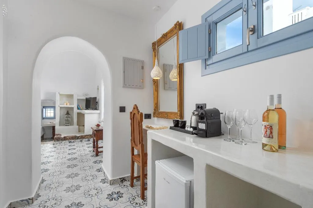 SUITE WITH JACUZZI Room, Sole D'Oro Luxury Suites, Santorini