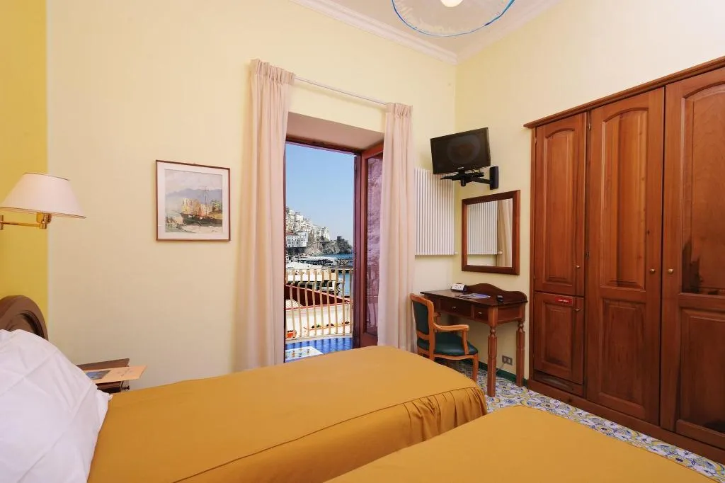 Double or Twin PARTIAL OCEAN VIEW Room, La Bussola, Naples