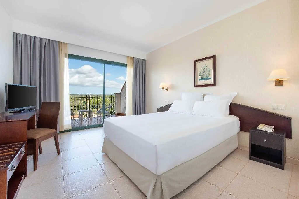 DOUBLE SINGLE USE WITH TERRACE Room, Valentin Son Bou, Menorca