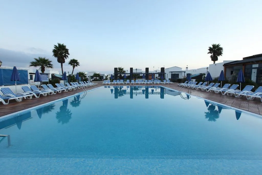 VILLA CAPACITY 4 TWO BEDROOMS Room, Vik  Coral Beach, Lanzarote