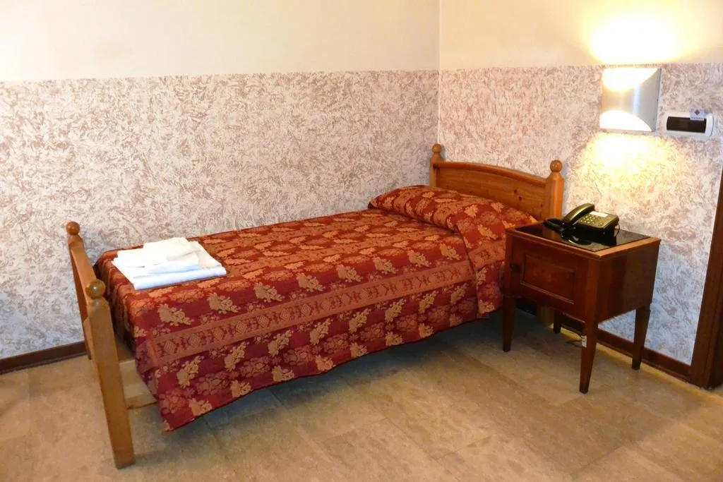 SINGLE STANDARD Room, Hotel Nettuno, Milan