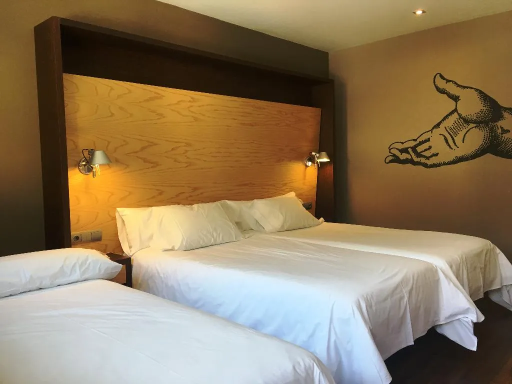 Double or Twin CAPACITY 3 Room, SOMMOS Hotel Aneto, Barcelona