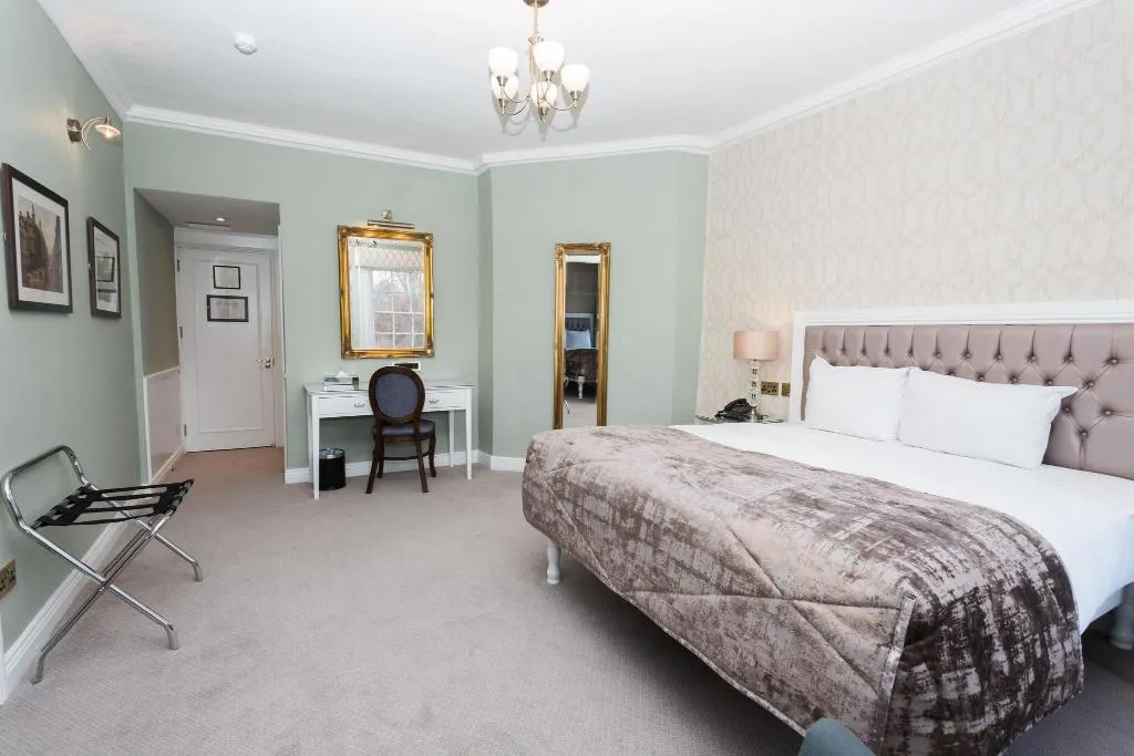 DOUBLE DELUXE KING BED Room, Staunton's on the Green, Dublin