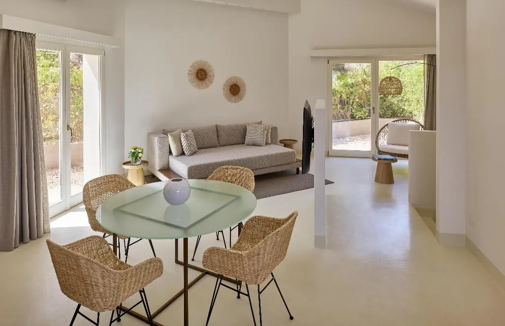 SUITE STANDARD Room, Baia di Chia Resort Sardinia, Curio Collection, Cagliari