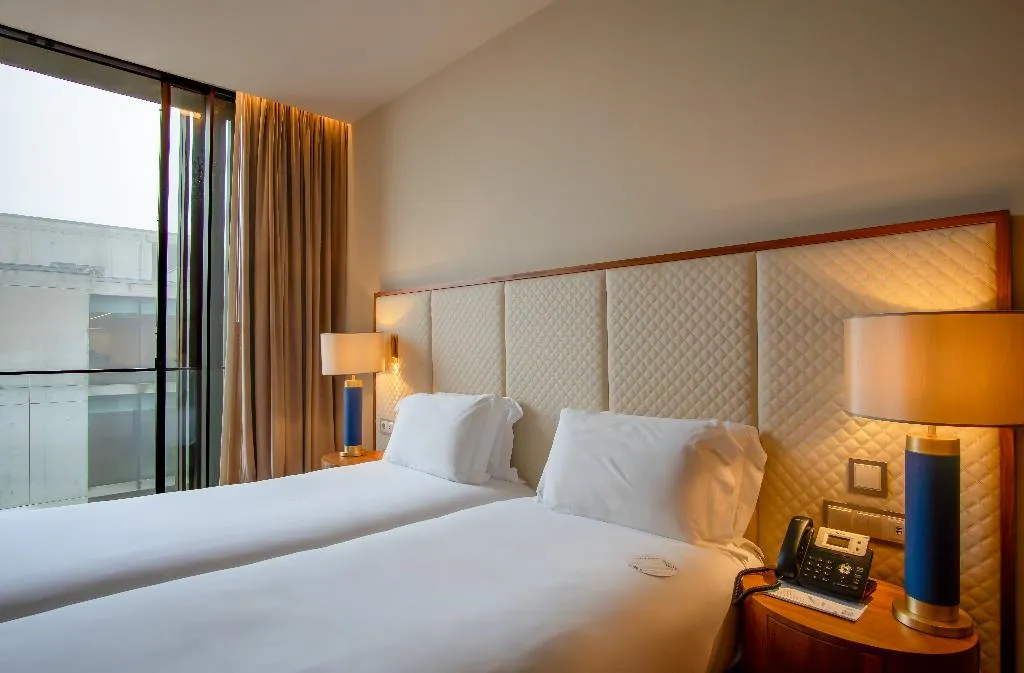 TWIN DELUXE WITH BALCONY Room, Boeira Garden Hotel Porto Gaia, Curio Collection, Porto