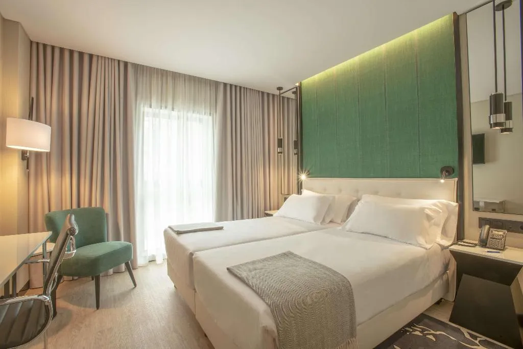 Double or Twin STANDARD Room, NH Porto Jardim, Porto