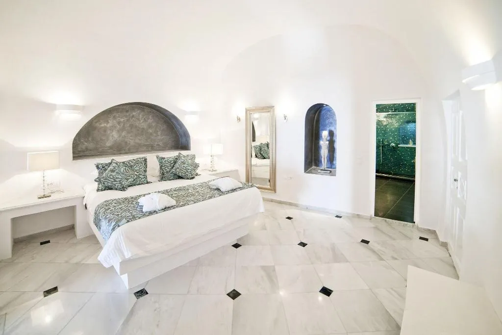 SUITE QUEEN SIZE BED Room, Anteliz Hotel And Suites, Santorini