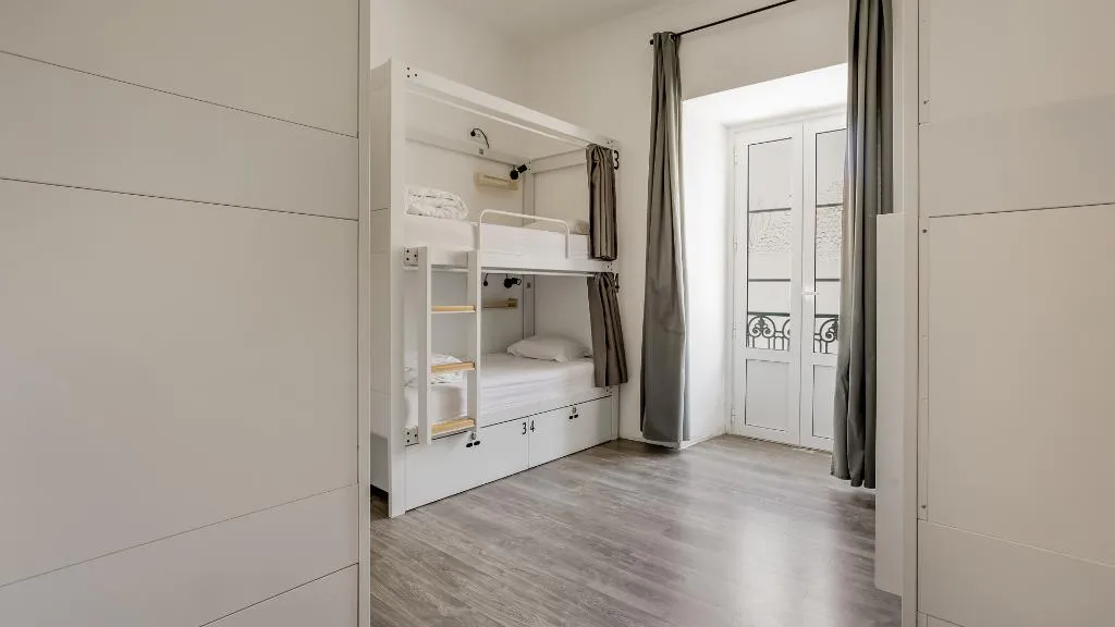 Bed in dormitory CAPACITY 6 WITH SHARED BATHROOM Room, Hostellicious, Algarve