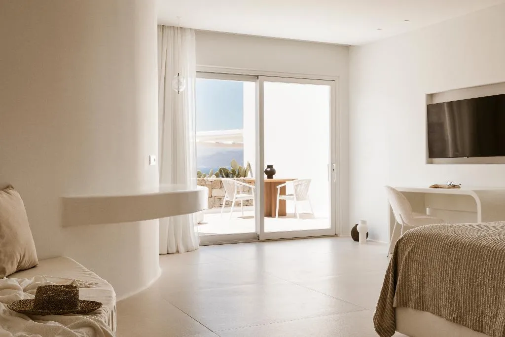 SUITE WITH JACUZZI Room, Lovia Mykonos, Mykonos