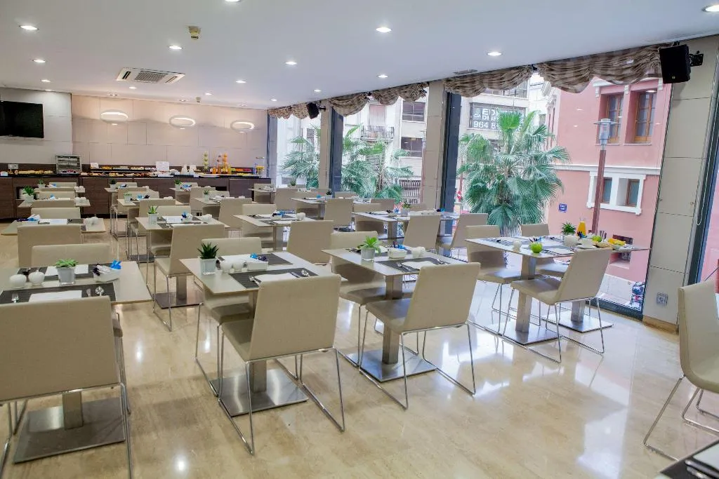 Restaurant, NH Castellón Mindoro, Valencia