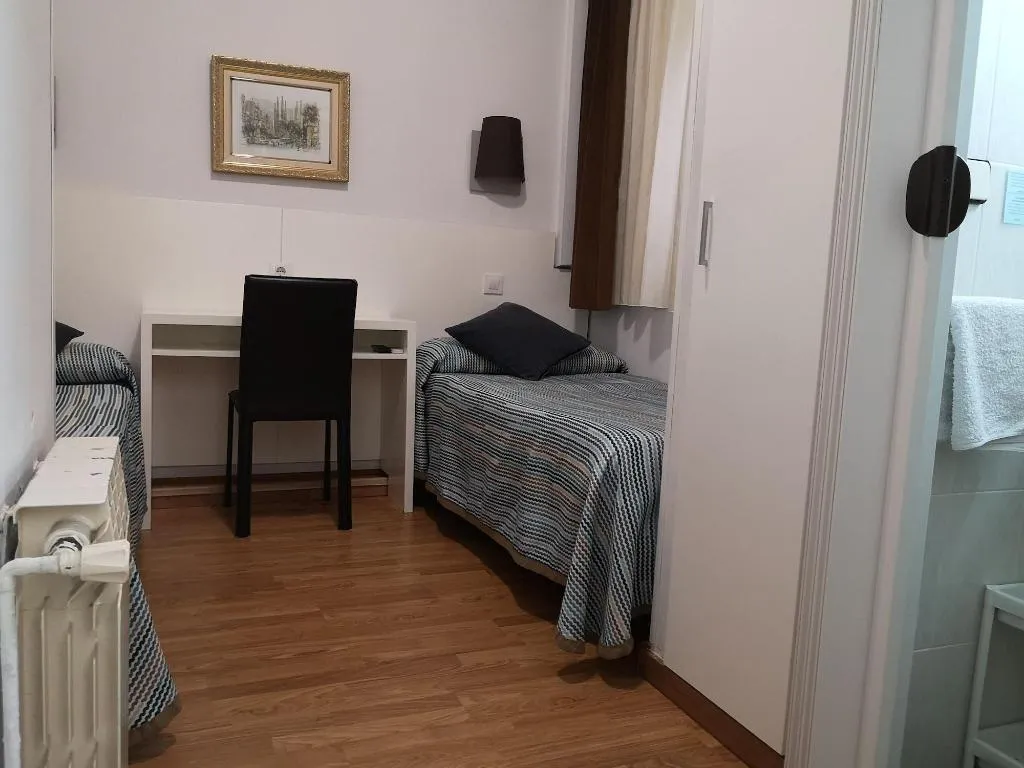 Room, Hostal Lesseps, Barcelona