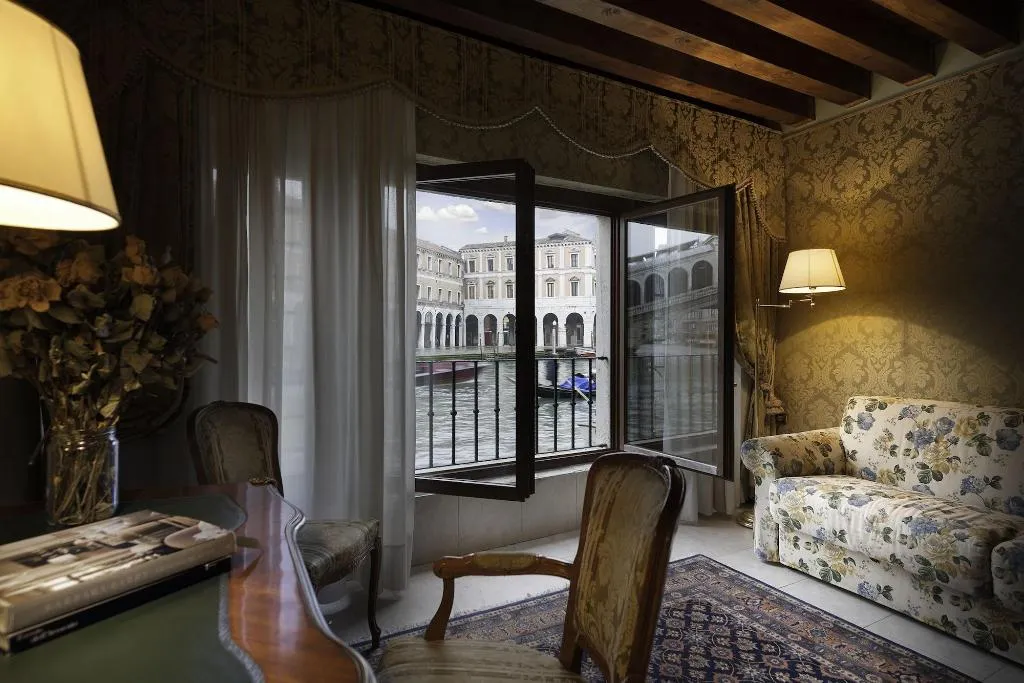 Room, Hotel Al Ponte Antico, Venice