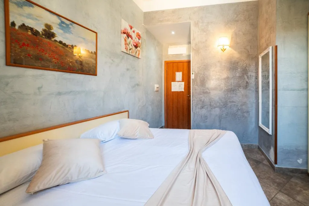 DOUBLE STANDARD Room, Angelica, Florence