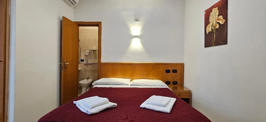 DOUBLE STANDARD Room, Zara, Naples