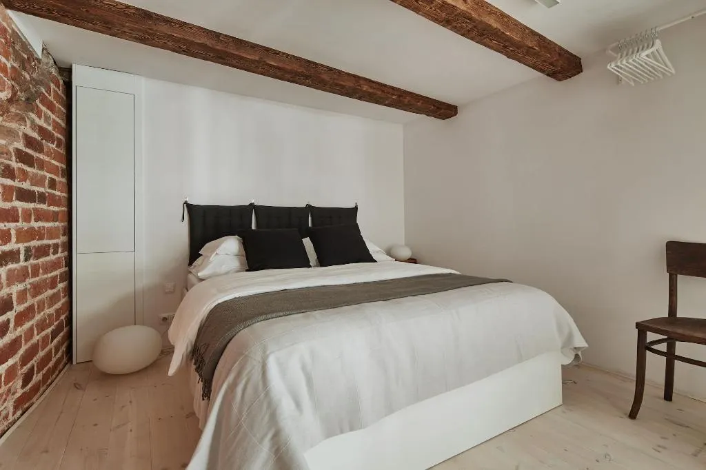 Room, OLD NEW Szczepańska, Krakow