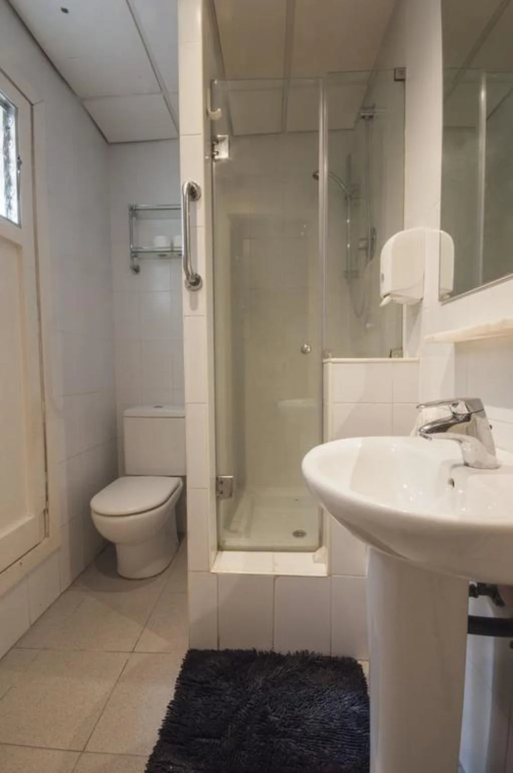 TRIPLE STANDARD Room, Hostel Albergue Studio, Barcelona