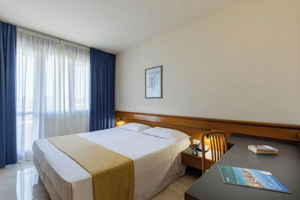 DOUBLE STANDARD Room, Hotel Du Parc Sirmione, Milan