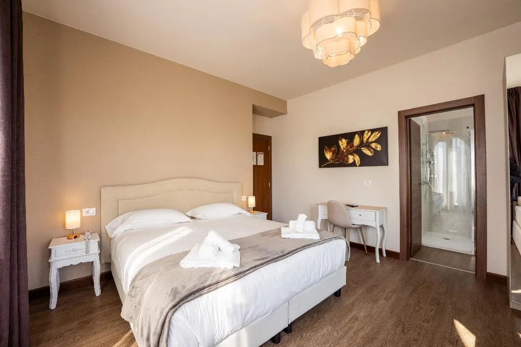 TRIPLE SUPERIOR Room, Hotel Gardenia Sirmione, Milan