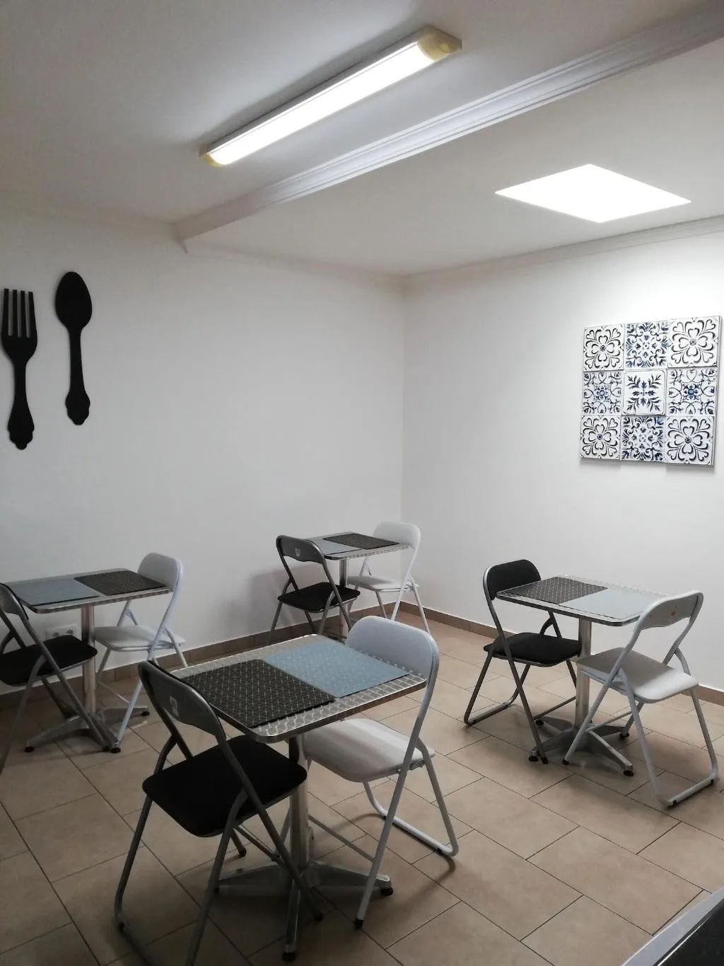 Room, Fx Pena, Madeira