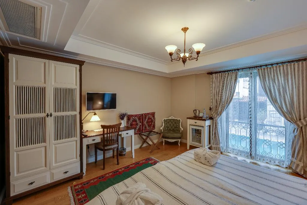 Double or Twin DELUXE POOL VIEW Room, Akanthus Hotel Ephesus, Izmir