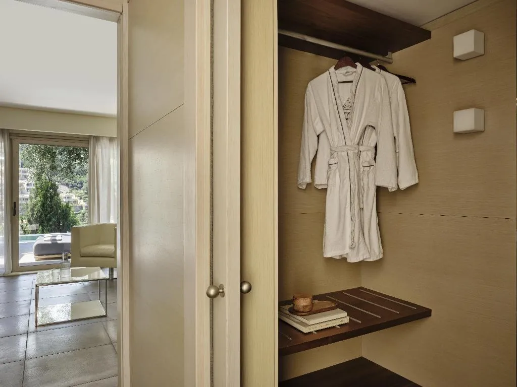 SUITE DELUXE WITH PRIVATE POOL Room, Atlantica Grand Mediterraneo Resort & Spa, Corfu