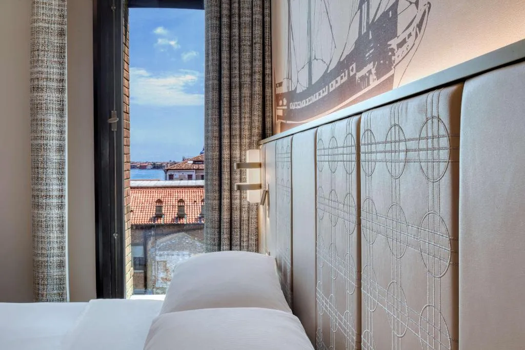 Room, Hilton Molino Stucky Venice, Venice