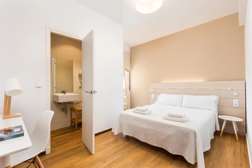 Double or Twin SUPERIOR Room, Hostal JUME - URBAN ROOMS, Menorca