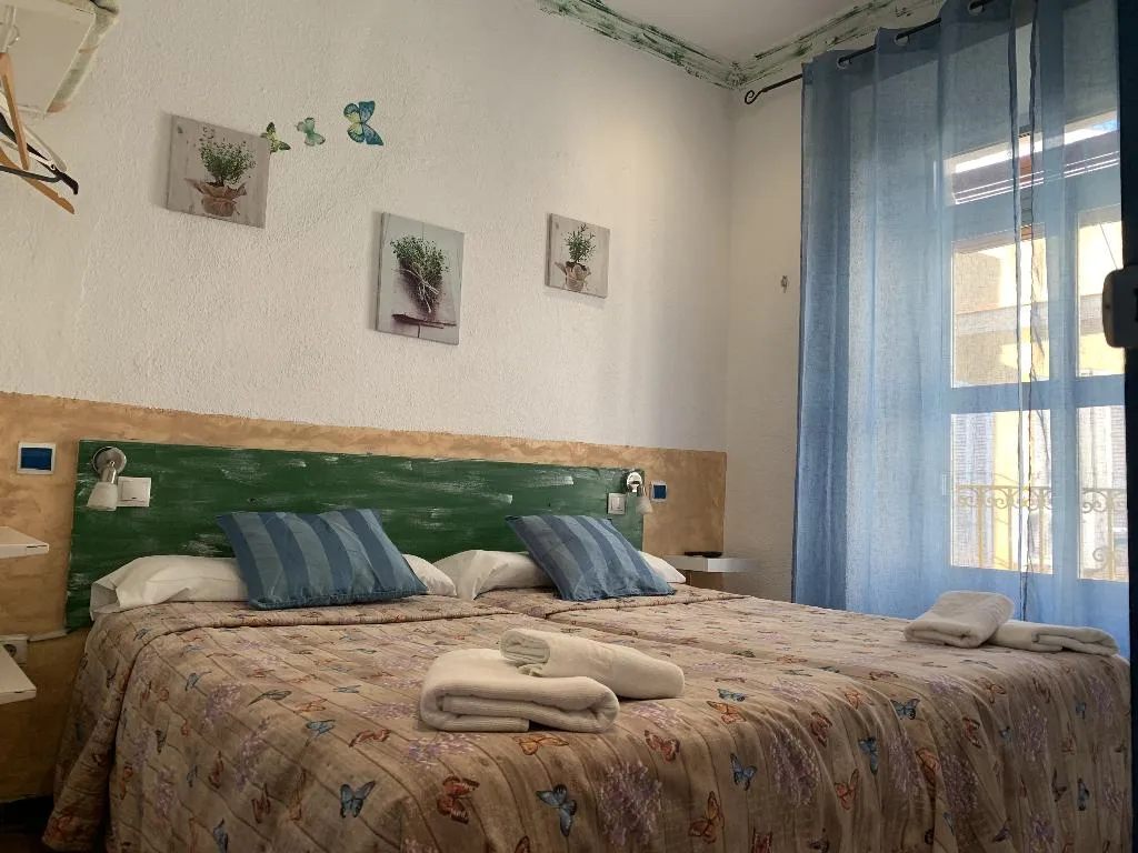 Double or Twin ECONOMY Room, Pension Giraldilla, Seville