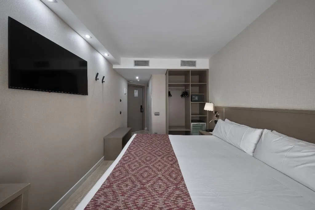 Double or Twin PREMIUM Room, Catalonia Park Güell, Barcelona