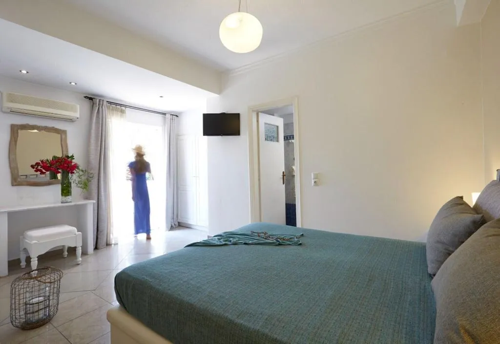 DOUBLE QUEEN SIZE BED Room, Hermes, Santorini