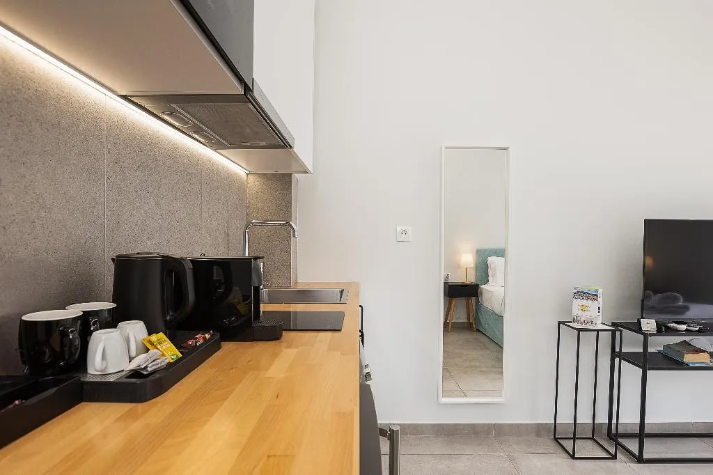 DOUBLE SUPERIOR WITH BALCONY Room, Omnia Pagrati Apartments, Athens