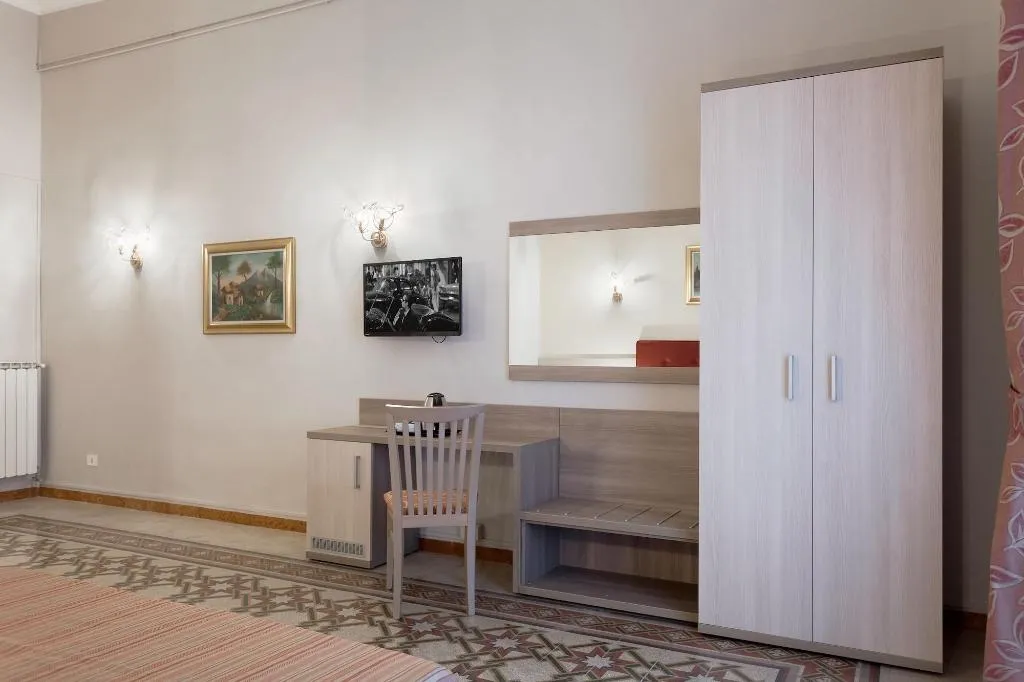 Room, Domus Napoleone, Naples