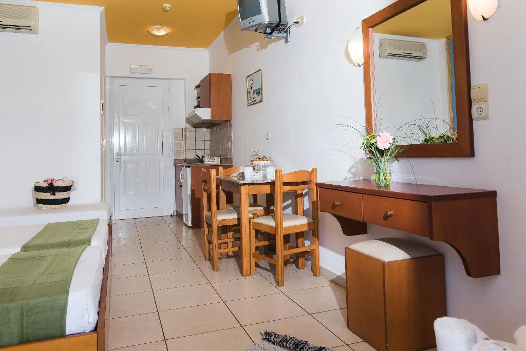 STUDIO CAPACITY 3 Room, Yiannis Manos, Crete
