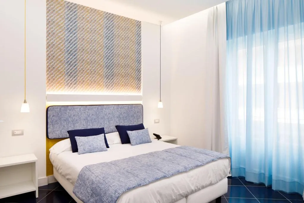 DOUBLE SUPERIOR QUEEN BED Room, Hotel Nice, Naples